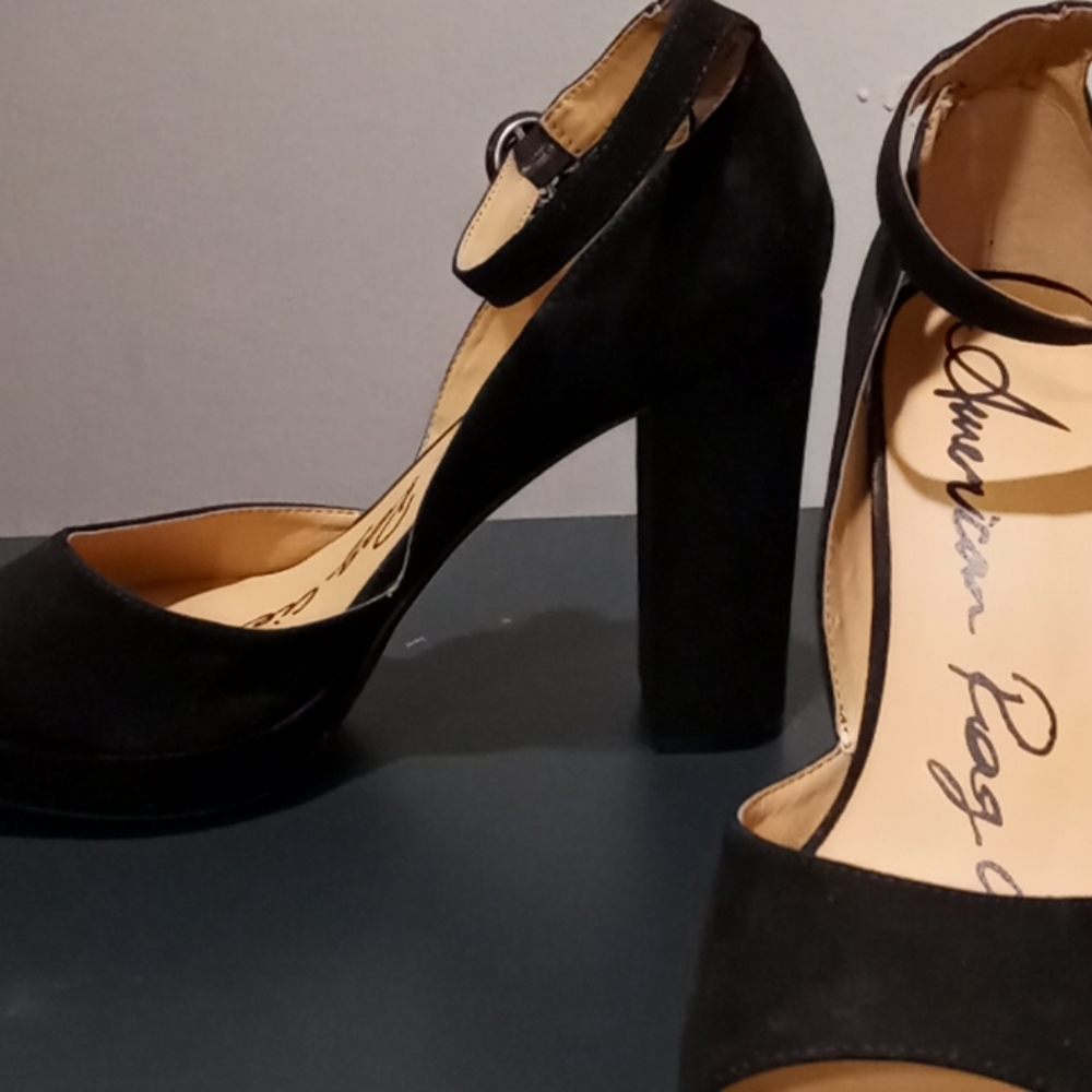 Shoes - Picture 2 of 2